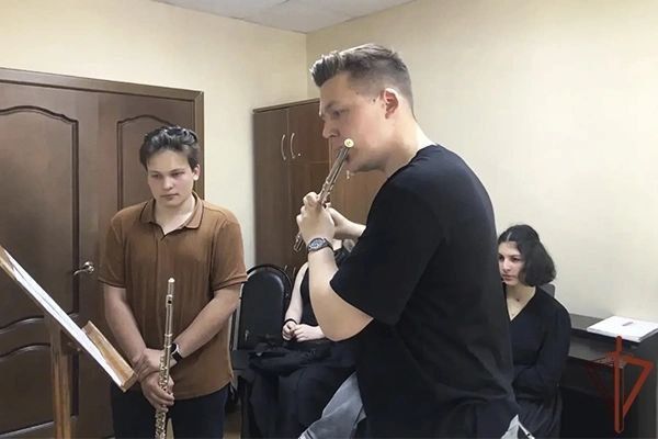 Музыканты Росгвардии проводят уникальные творческие мастер-классы для учеников музыкальных школ Кавминвод Музыканты Росгвардии проводят уникальные творческие мастер-классы для учеников музыкальных школ Кавминвод