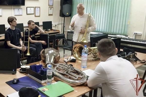 Музыканты Росгвардии проводят уникальные творческие мастер-классы для учеников музыкальных школ Кавминвод Музыканты Росгвардии проводят уникальные творческие мастер-классы для учеников музыкальных школ Кавминвод