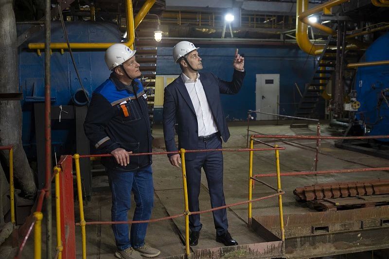 Вице-мэр Владивостока Роман Чернявский осмотрел ремонт на ТЭЦ-1