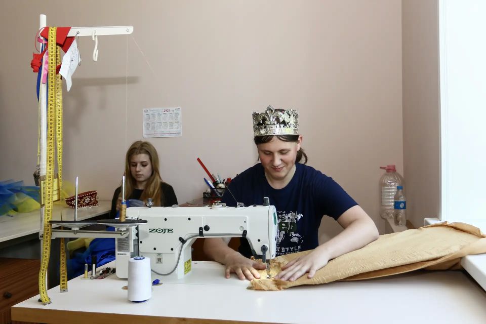 Подростки Находки летом не только отдыхают, но и трудятся Подростки Находки летом не только отдыхают, но и трудятся