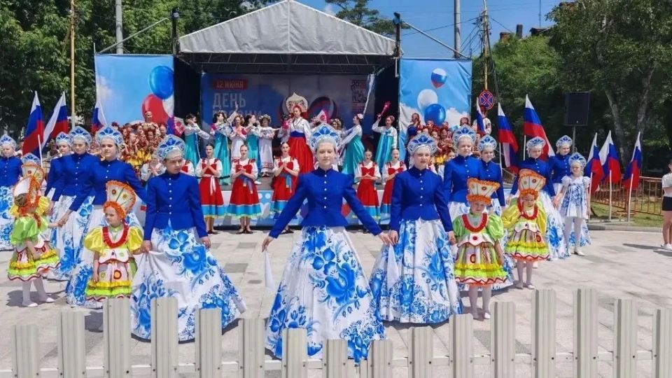 Артеме Приморского края прошла Всероссийская акция «Мы - граждане России» Артеме Приморского края прошла Всероссийская акция «Мы - граждане России»
