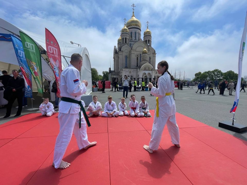 Владивосток встретил День России спортивным парадом единства! Владивосток встретил День России спортивным парадом единства!
