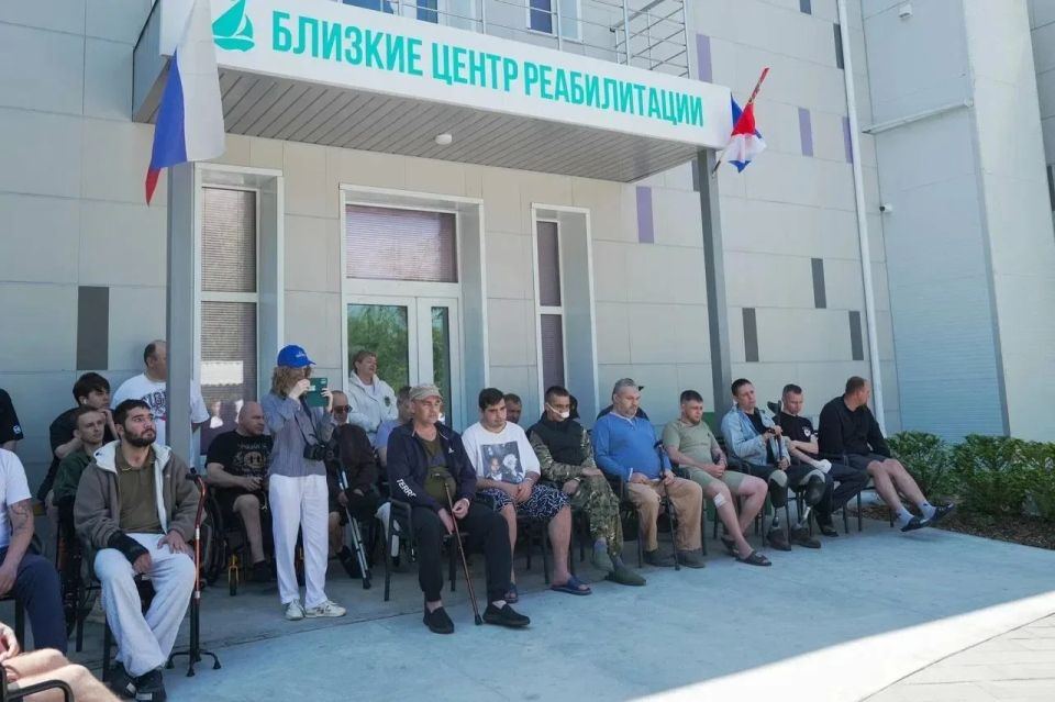 С ДНЕМ РОССИИ, ВОИНЫ!. Поздравить участников и ветеранов СВО в Центр реабилитации «Близкие» Первой городской пришли студенты и преподаватели ТГМУ С ДНЕМ РОССИИ, ВОИНЫ!. Поздравить участников и ветеранов СВО в Центр реабилитации «Близкие» Первой городской пришли студенты и преподаватели ТГМУ