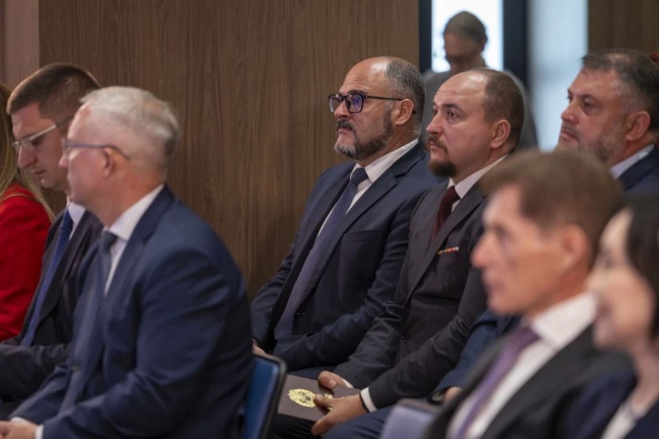Участникам региональной программы «Герои Приморья» вручили дипломы во Владивостоке Участникам региональной программы «Герои Приморья» вручили дипломы во Владивостоке