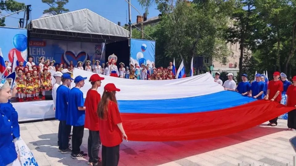 Артеме Приморского края прошла Всероссийская акция «Мы - граждане России» Артеме Приморского края прошла Всероссийская акция «Мы - граждане России»