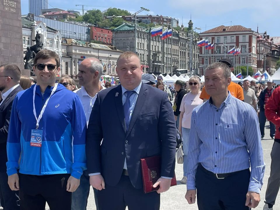 Спортивный праздник под знаменами федераций: Владивосток встретил День России Спортивный праздник под знаменами федераций: Владивосток встретил День России