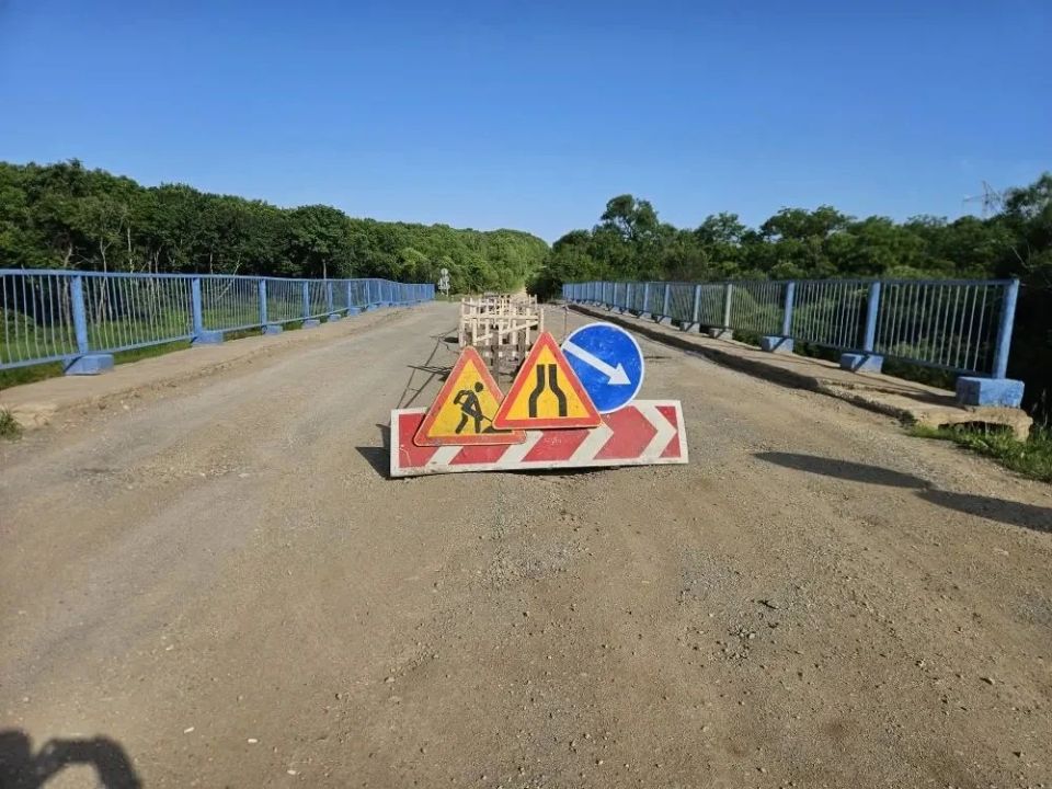 Примавтодор приступил к устройству временной дублирующей опоры моста на подъезде к Абражеевке в Черниговском округе Примавтодор приступил к устройству временной дублирующей опоры моста на подъезде к Абражеевке в Черниговском округе