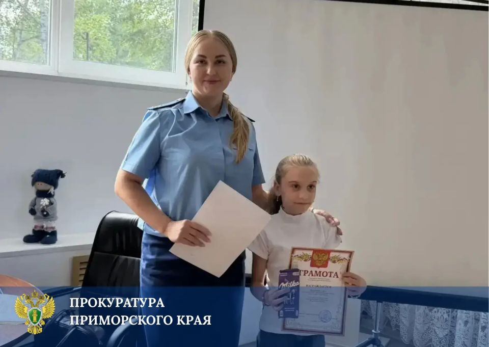 В Уссурийске прокуратура организовала конкурс рисунков для воспитанников центра помощи детям в честь Дня России В Уссурийске прокуратура организовала конкурс рисунков для воспитанников центра помощи детям в честь Дня России