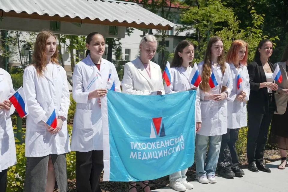 С ДНЕМ РОССИИ, ВОИНЫ!. Поздравить участников и ветеранов СВО в Центр реабилитации «Близкие» Первой городской пришли студенты и преподаватели ТГМУ С ДНЕМ РОССИИ, ВОИНЫ!. Поздравить участников и ветеранов СВО в Центр реабилитации «Близкие» Первой городской пришли студенты и преподаватели ТГМУ