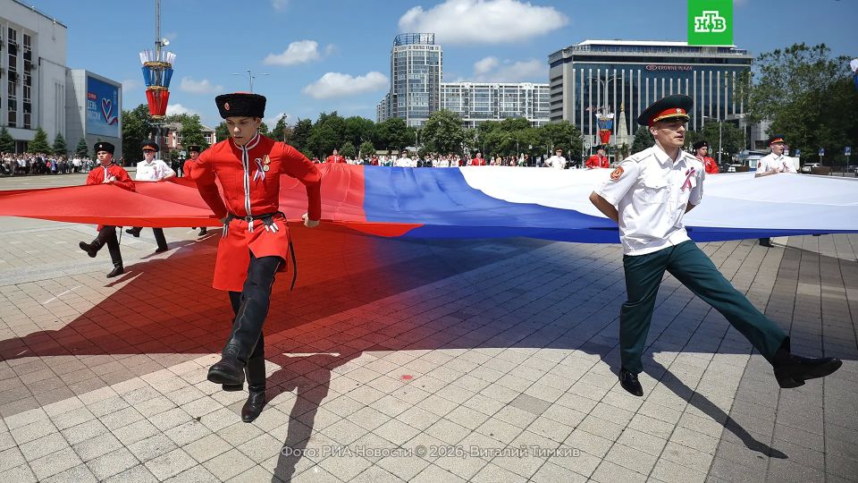 Белгород и Казань, Краснодар и Владивосток: по всей стране проходят праздничные мероприятия и патриотические акции ко Дню России Белгород и Казань, Краснодар и Владивосток: по всей стране проходят праздничные мероприятия и патриотические акции ко Дню России