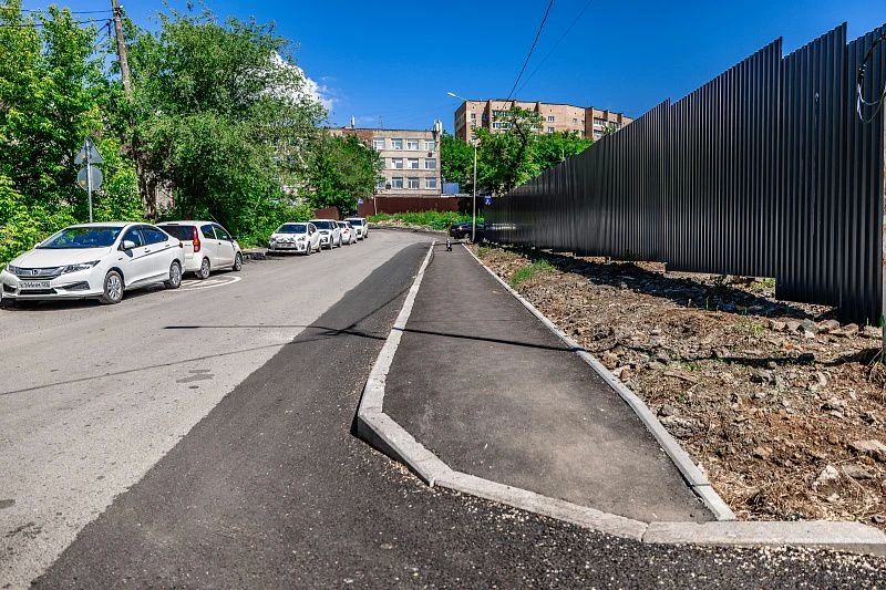 На улице Волховской во Владивостоке благоустроили тротуары и отремонтировали дорогу На улице Волховской во Владивостоке благоустроили тротуары и отремонтировали дорогу