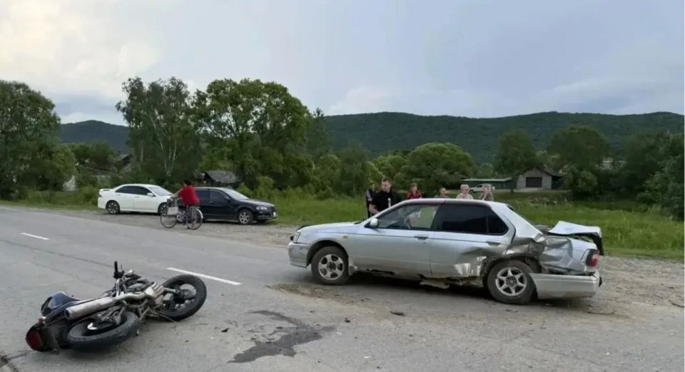 15-летний мотоциклист разбился насмерть под колесами иномарки в Приморье