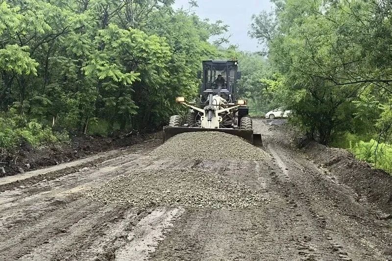 Во Владивостоке приводят в порядок грунтовые дороги Во Владивостоке приводят в порядок грунтовые дороги