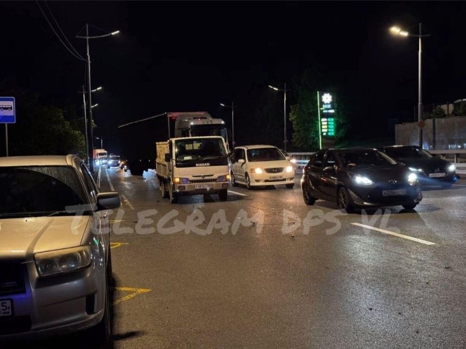В районе остановки «Перевал» по направлению в сторону Зари произошла авария с участием трёх машин В районе остановки «Перевал» по направлению в сторону Зари произошла авария с участием трёх машин
