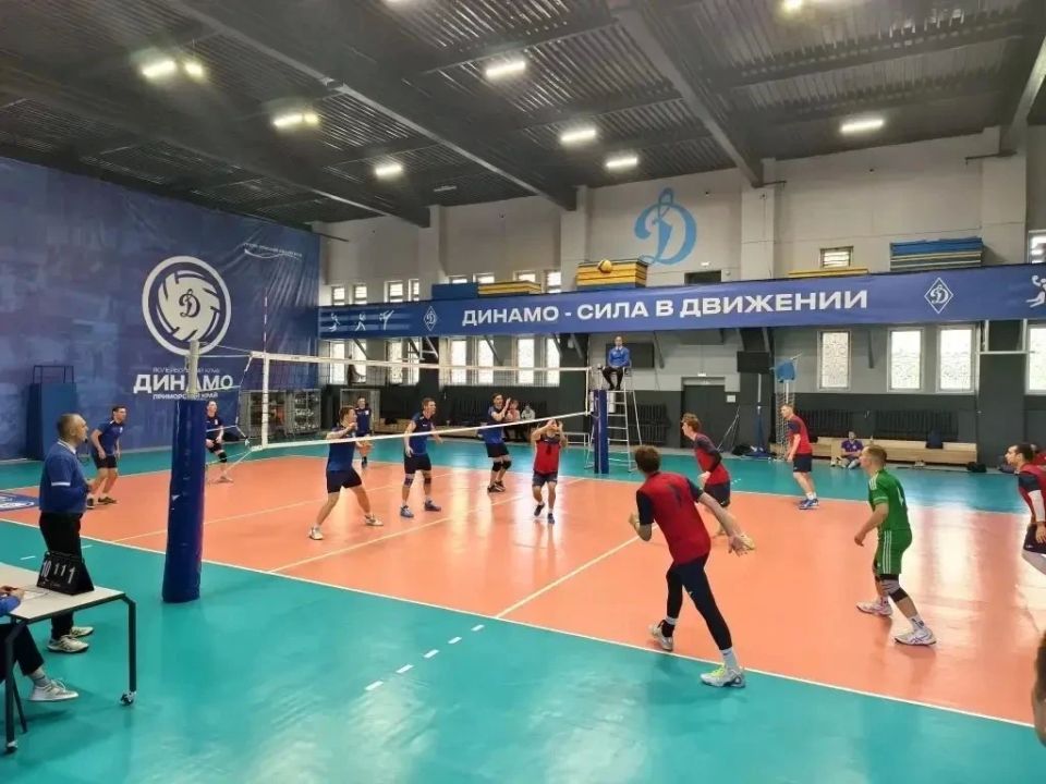 11 июня в спорткомплексе "Динамо" завершился чемпионат ПСО "Динамо" по волейболу среди коллективов физической культуры, который собрал 8 сборных команд 11 июня в спорткомплексе "Динамо" завершился чемпионат ПСО "Динамо" по волейболу среди коллективов физической культуры, который собрал 8 сборных команд