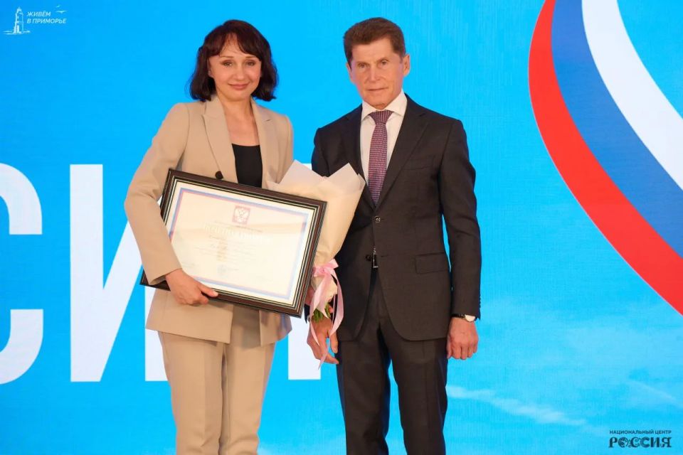 Актриса театра имени М. Горького получила Почётную грамоту Президента России