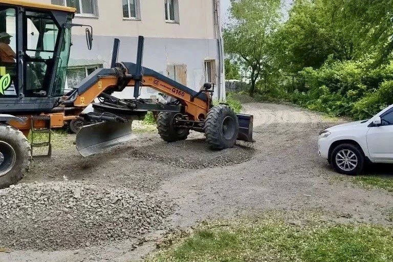 Во Владивостоке приводят в порядок грунтовые дороги Во Владивостоке приводят в порядок грунтовые дороги