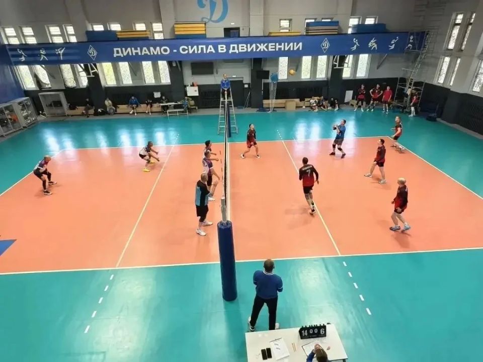 11 июня в спорткомплексе "Динамо" завершился чемпионат ПСО "Динамо" по волейболу среди коллективов физической культуры, который собрал 8 сборных команд