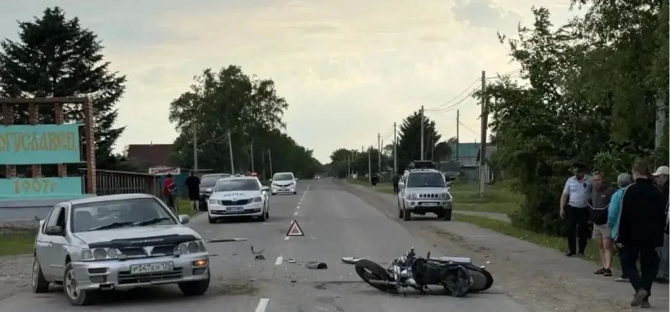 15-летний мотоциклист разбился насмерть под колесами иномарки в Приморье 15-летний мотоциклист разбился насмерть под колесами иномарки в Приморье