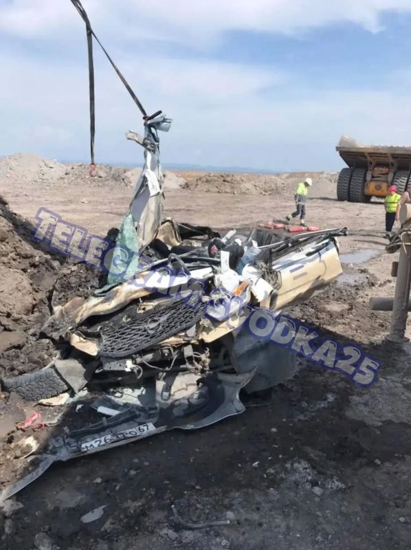 В Приморье БЕЛАЗ раздавил внедорожник с людьми — один погиб, другой в тяжелом состоянии В Приморье БЕЛАЗ раздавил внедорожник с людьми — один погиб, другой в тяжелом состоянии