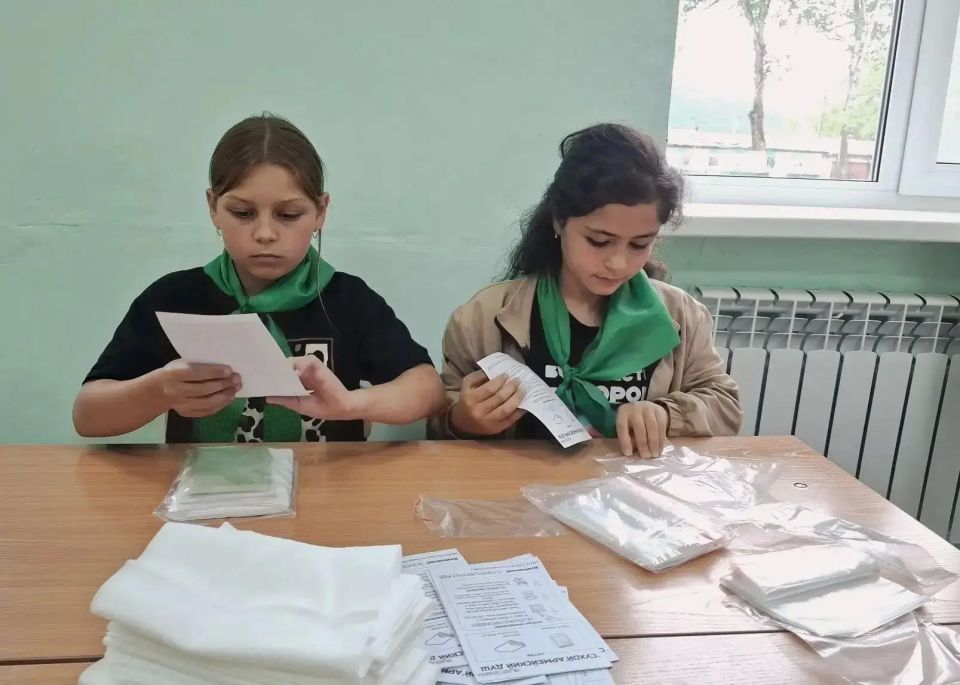 Каникулы с пользой. В пришкольном лагере школы № 3 Кавалерово ребята из отрядов «Моряки» и «Эколята» нашли способ помочь тем, кто сейчас находится вдали от дома Каникулы с пользой. В пришкольном лагере школы № 3 Кавалерово ребята из отрядов «Моряки» и «Эколята» нашли способ помочь тем, кто сейчас находится вдали от дома