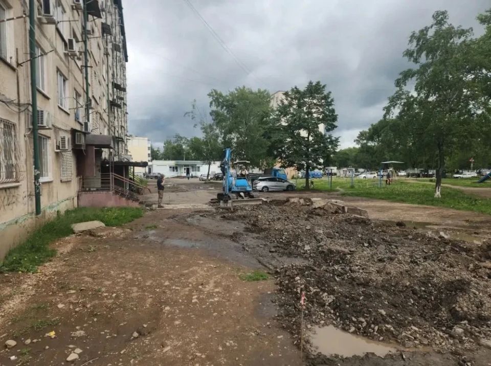В Арсеньеве продолжается благоустройство дворов В Арсеньеве продолжается благоустройство дворов