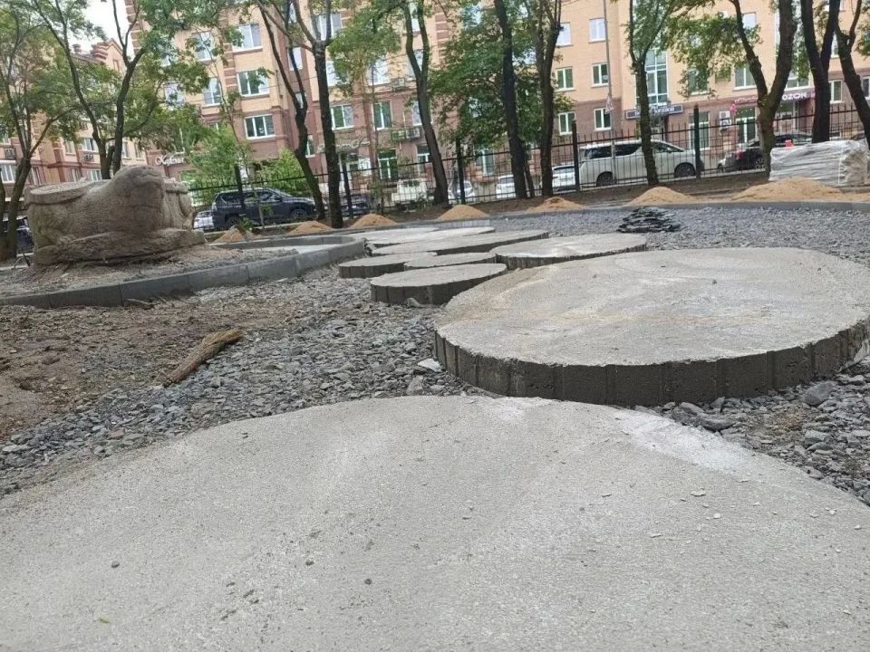 Городской парк ДОРА и центральная площадь в Уссурийске преображаются Городской парк ДОРА и центральная площадь в Уссурийске преображаются