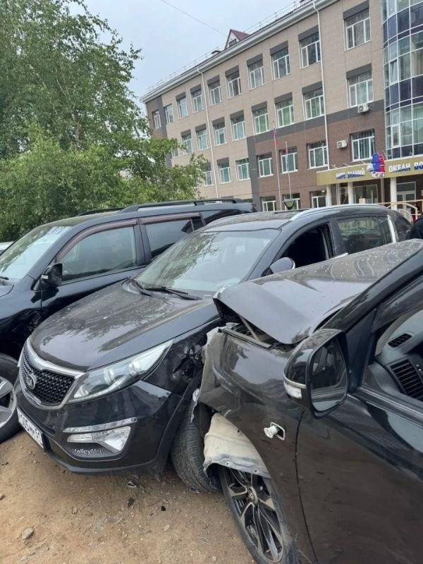 12-летний мальчик устроил аварию во Владивостоке, в результате которой пострадали пять припаркованных автомобилей 12-летний мальчик устроил аварию во Владивостоке, в результате которой пострадали пять припаркованных автомобилей