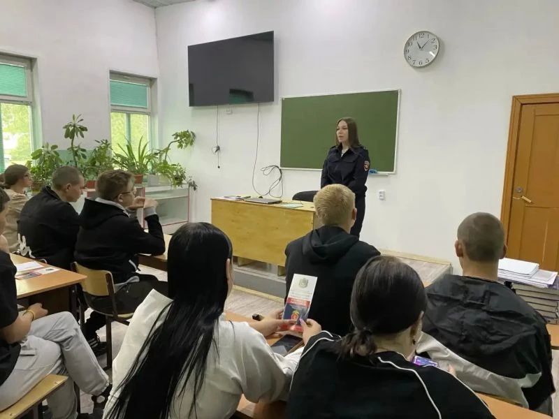 В Чугуевском округе Приморья сотрудники полиции провели антинаркотическую профилактическую встречу В Чугуевском округе Приморья сотрудники полиции провели антинаркотическую профилактическую встречу