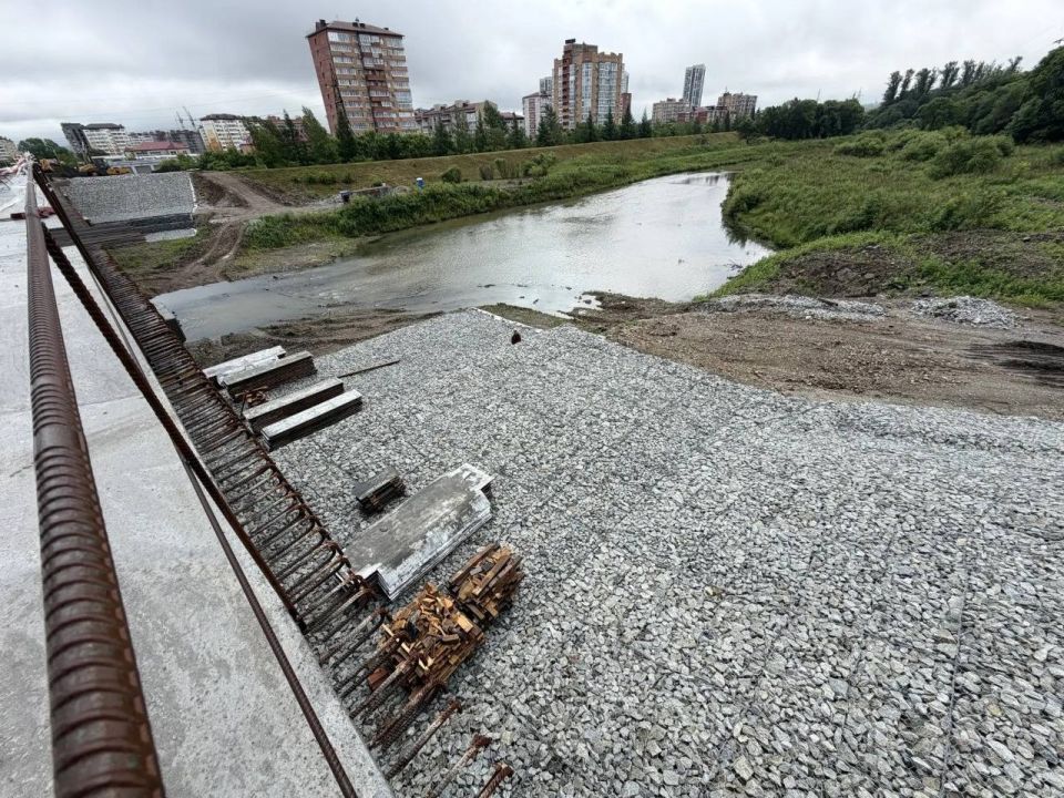 Евгений Корж: На мосту через реку Раковка в Уссурийске продолжаются работы по реконструкции