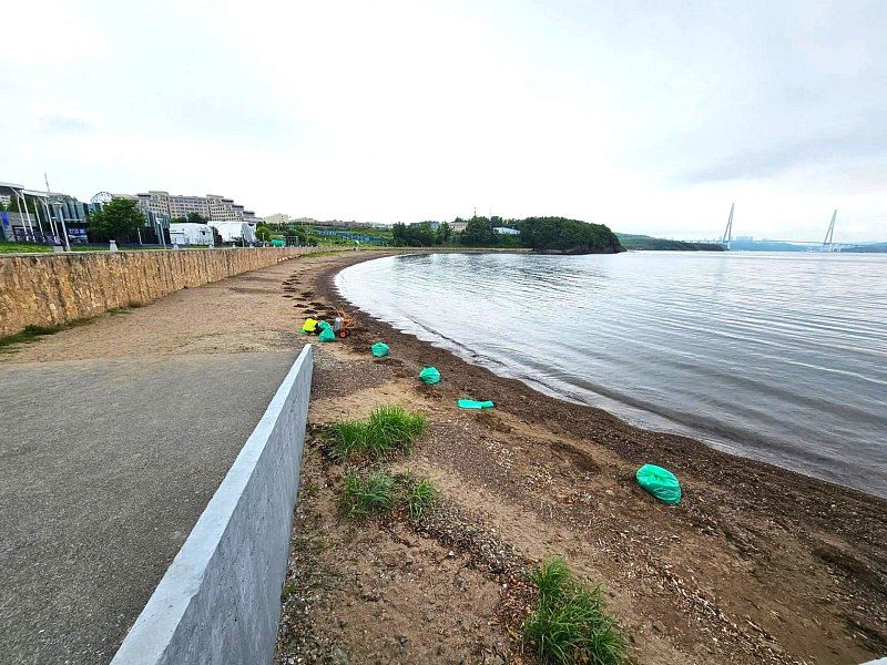 Во Владивостоке продолжается активная подготовка городских пляжей к открытию купального сезона