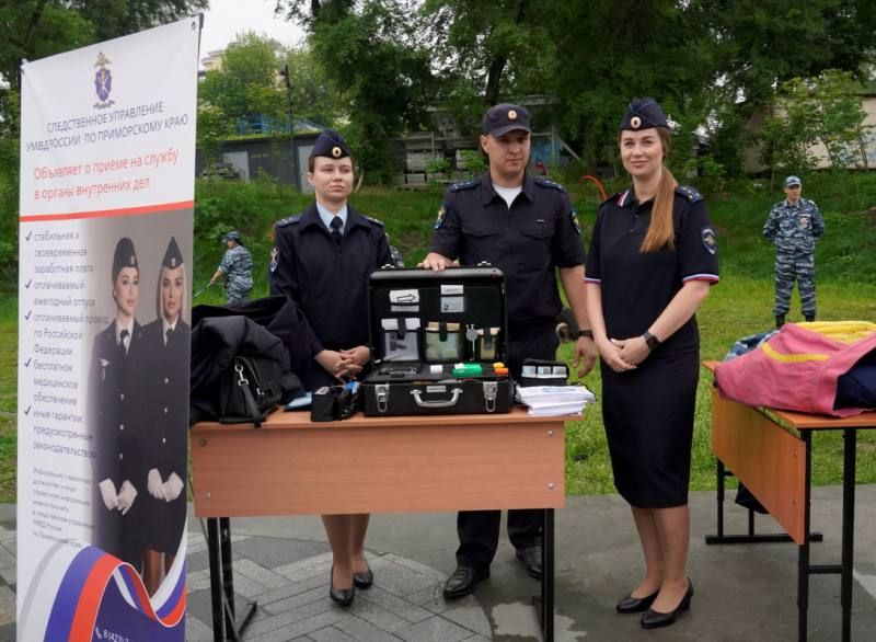 ПРИМОРСКАЯ ПОЛИЦИЯ ПРОВЕЛА ПРОФОРИЕНТАЦИОННУЮ АКЦИЮ «ОДИН ДЕНЬ С ПОЛИЦИЕЙ РОССИИ» ПРИМОРСКАЯ ПОЛИЦИЯ ПРОВЕЛА ПРОФОРИЕНТАЦИОННУЮ АКЦИЮ «ОДИН ДЕНЬ С ПОЛИЦИЕЙ РОССИИ»