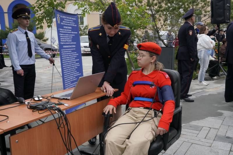 ПРИМОРСКАЯ ПОЛИЦИЯ ПРОВЕЛА ПРОФОРИЕНТАЦИОННУЮ АКЦИЮ «ОДИН ДЕНЬ С ПОЛИЦИЕЙ РОССИИ» ПРИМОРСКАЯ ПОЛИЦИЯ ПРОВЕЛА ПРОФОРИЕНТАЦИОННУЮ АКЦИЮ «ОДИН ДЕНЬ С ПОЛИЦИЕЙ РОССИИ»