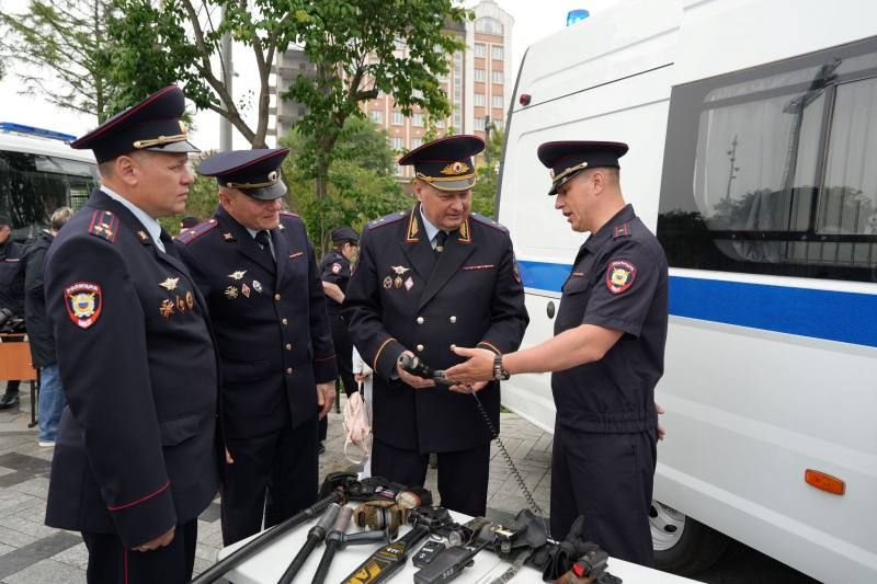ПРИМОРСКАЯ ПОЛИЦИЯ ПРОВЕЛА ПРОФОРИЕНТАЦИОННУЮ АКЦИЮ «ОДИН ДЕНЬ С ПОЛИЦИЕЙ РОССИИ» ПРИМОРСКАЯ ПОЛИЦИЯ ПРОВЕЛА ПРОФОРИЕНТАЦИОННУЮ АКЦИЮ «ОДИН ДЕНЬ С ПОЛИЦИЕЙ РОССИИ»
