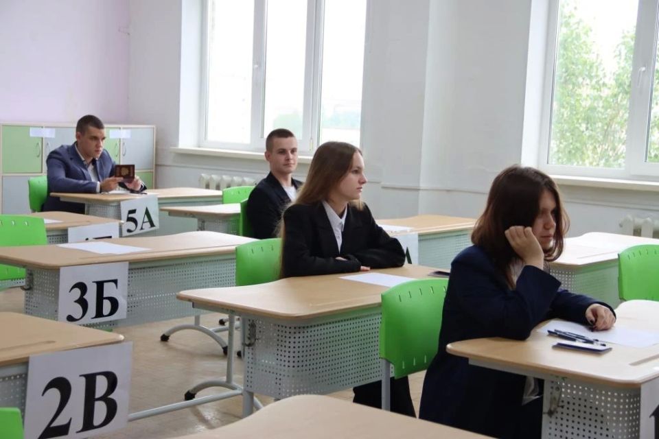 Сегодня выпускники Приморья сдают ЕГЭ по информатике и устную часть экзамена по иностранным языкам