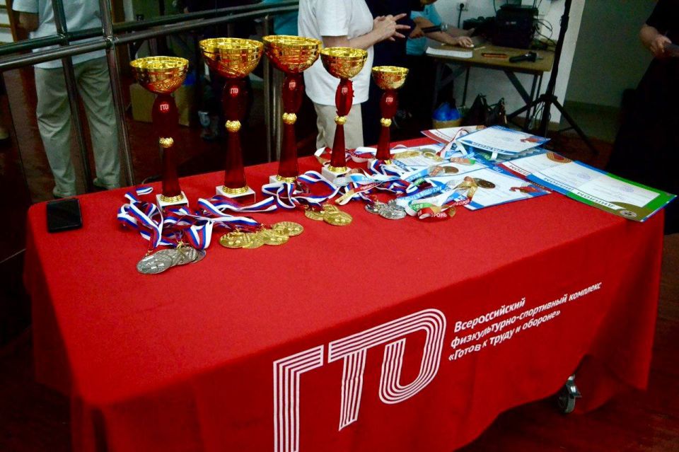 19 июня в УСЦ «Олимпиец» прошло награждение победителей и призёров второго (регионального) этапа фестиваля «ГТО — всей семьёй» среди семейных команд Приморского края 19 июня в УСЦ «Олимпиец» прошло награждение победителей и призёров второго (регионального) этапа фестиваля «ГТО — всей семьёй» среди семейных команд Приморского края