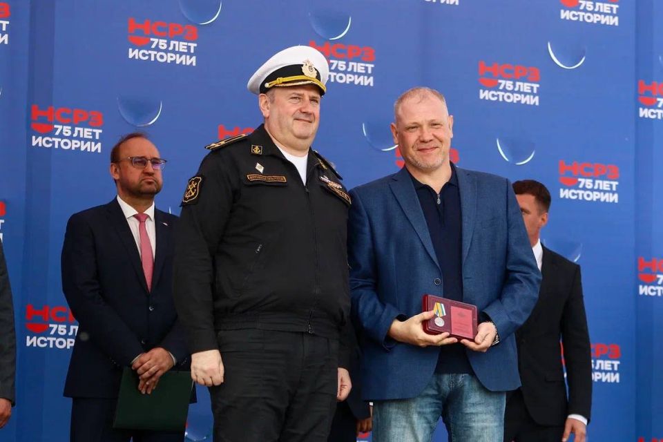 Юбилей Находкинского судоремонтного завода в фоторепортаже Татьяны Невежиной Юбилей Находкинского судоремонтного завода в фоторепортаже Татьяны Невежиной