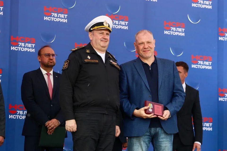 Юбилей Находкинского судоремонтного завода в фоторепортаже Татьяны Невежиной Юбилей Находкинского судоремонтного завода в фоторепортаже Татьяны Невежиной