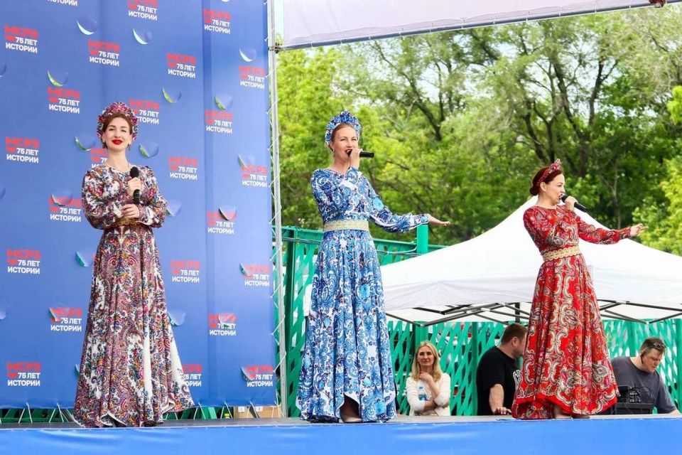Юбилей Находкинского судоремонтного завода в фоторепортаже Татьяны Невежиной Юбилей Находкинского судоремонтного завода в фоторепортаже Татьяны Невежиной