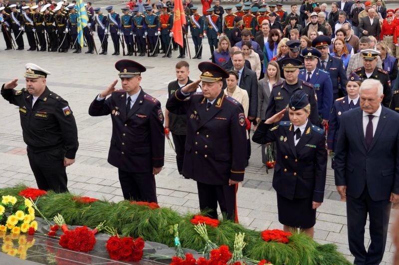 В Приморском крае в День памяти и скорби сотрудники полиции и курсанты юридического института МВД России почтили память павших на войне В Приморском крае в День памяти и скорби сотрудники полиции и курсанты юридического института МВД России почтили память павших на войне