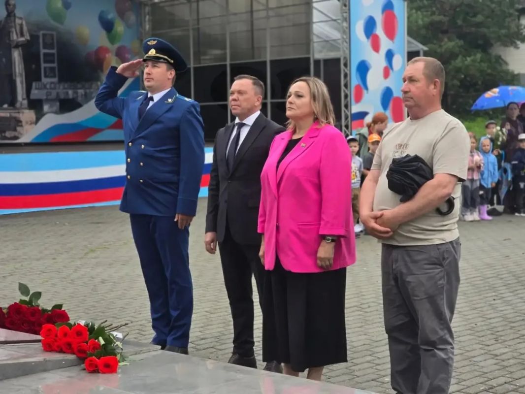 Прокуроры принимают участие в памятных митингах, посвященных 85-й годовщине со дня начала Великой Отечественной войны, и акции «Свеча Памяти» Прокуроры принимают участие в памятных митингах, посвященных 85-й годовщине со дня начала Великой Отечественной войны, и акции «Свеча Памяти»
