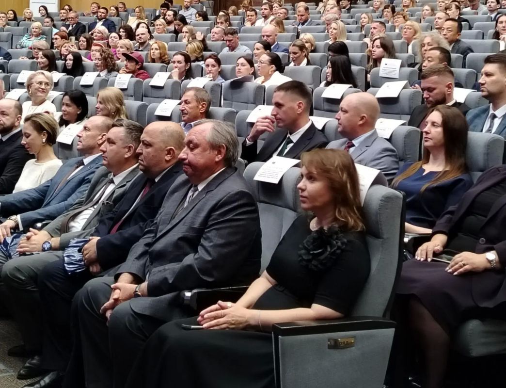 Читайте эксклюзивное интервью министра международных и внешнеэкономических связей Приморского края Константина Сидоренко Российско-китайскому изданию «Восточный вектор партнёрства» о работе и задачах министерства