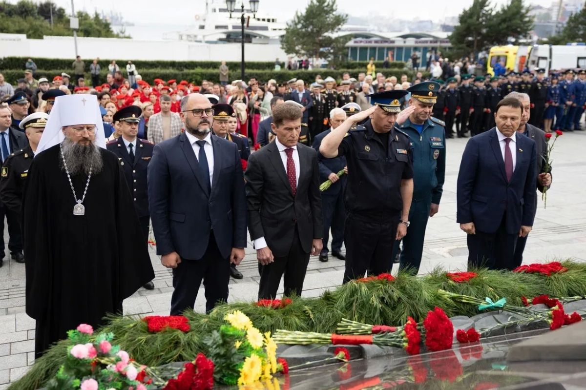 Константин Шестаков: Сегодня во Владивостоке прошли мероприятия, посвящённые 85-й годовщине начала Великой Отечественной войны Константин Шестаков: Сегодня во Владивостоке прошли мероприятия, посвящённые 85-й годовщине начала Великой Отечественной войны