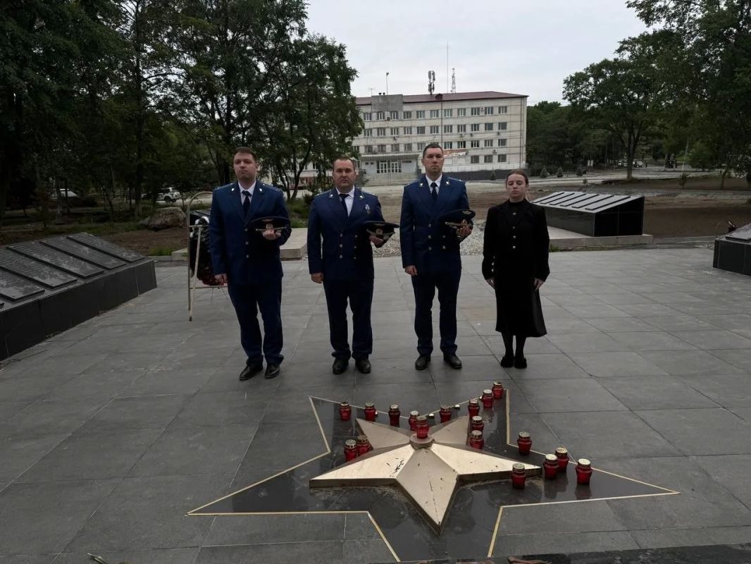 Прокуроры принимают участие в памятных митингах, посвященных 85-й годовщине со дня начала Великой Отечественной войны, и акции «Свеча Памяти» Прокуроры принимают участие в памятных митингах, посвященных 85-й годовщине со дня начала Великой Отечественной войны, и акции «Свеча Памяти»