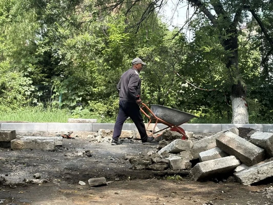ТОС «Промышленник» приступил к обустройству сквера ТОС «Промышленник» приступил к обустройству сквера