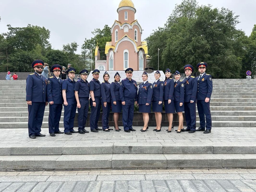 Офицеры СКР почтили память павших в День памяти и скорби в Приморье Офицеры СКР почтили память павших в День памяти и скорби в Приморье