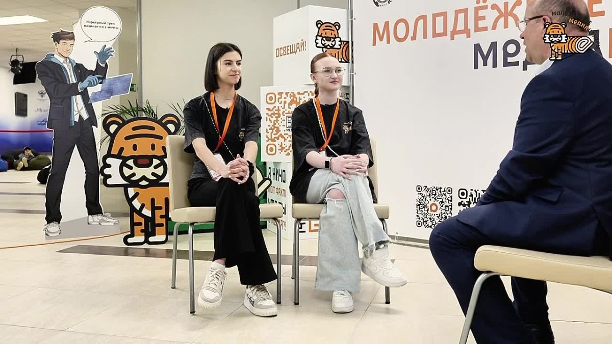 Интервью с министром. Студию молодежного медиацентра посетил на III Дальневосточном слете Сергей Викторович Дубовицкий, министр профессионального образования и занятости населения Приморского края