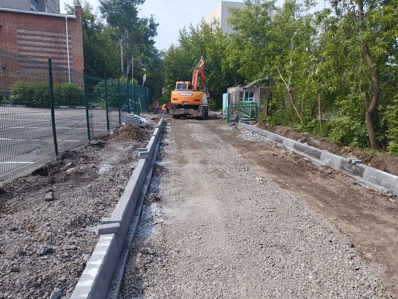 На улице 1-й Флотской во Владивостоке проводят комплексный ремонт дороги На улице 1-й Флотской во Владивостоке проводят комплексный ремонт дороги
