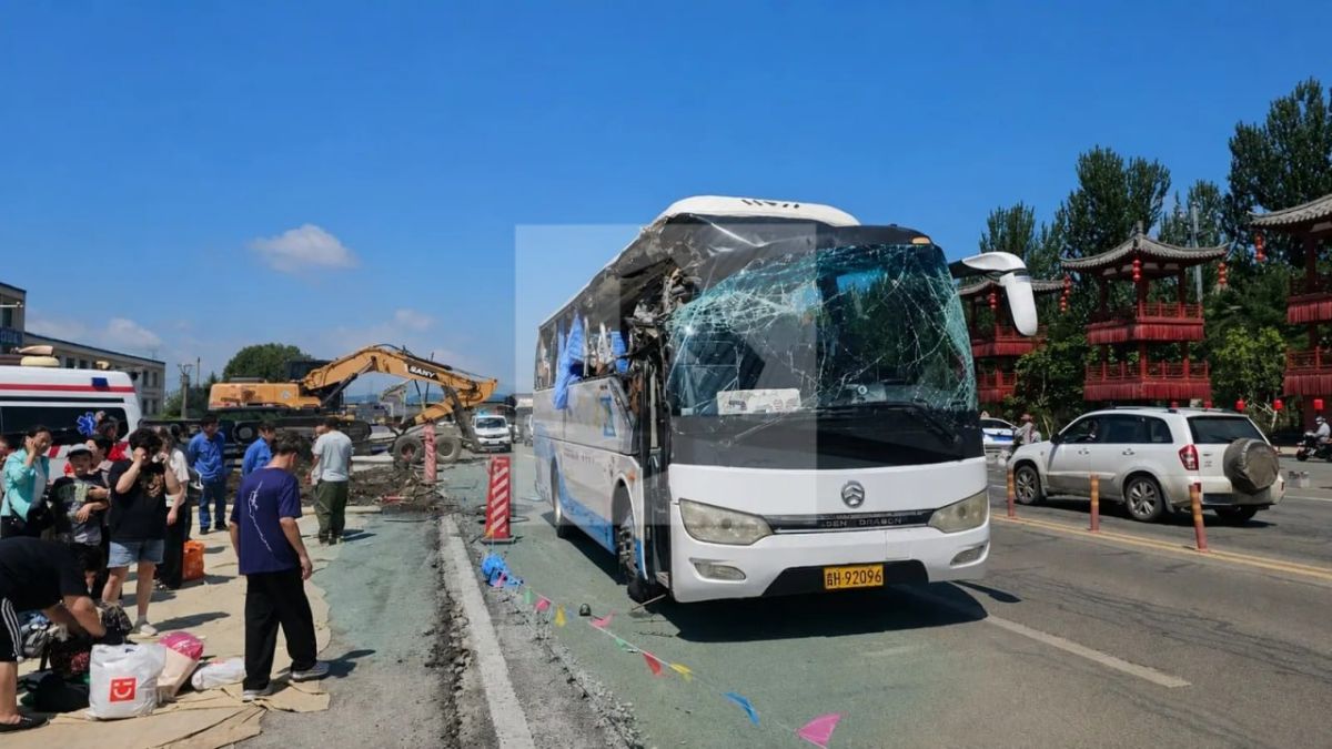 Автобус с туристами попал в ДТП в китайском Хуньчуне: путешественники из РФ не пострадали, троим гражданам КНР оказали медпомощь Автобус с туристами попал в ДТП в китайском Хуньчуне: путешественники из РФ не пострадали, троим гражданам КНР оказали медпомощь