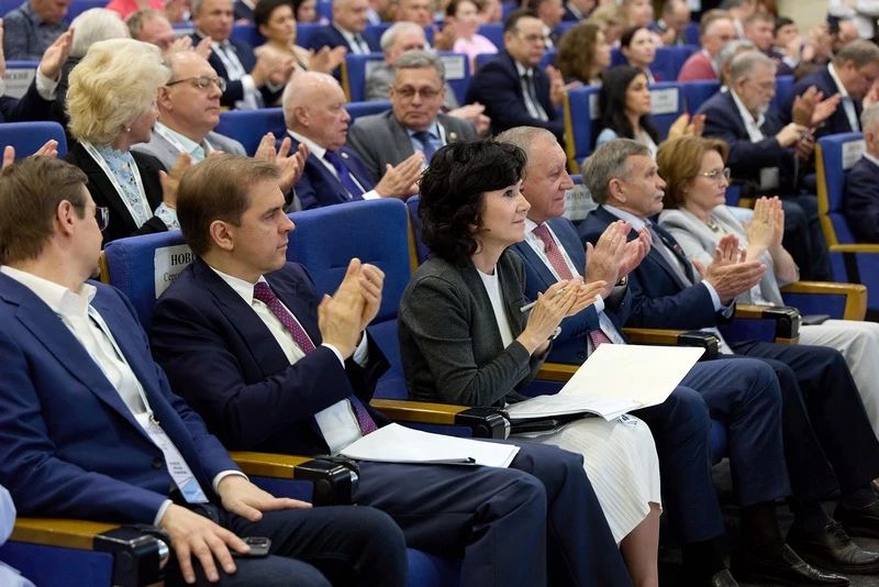 Заместитель Генерального директора — Руководитель регионального департамента ВГТРК Рифат Сабитов вновь избран председателем комиссии по развитию информационного сообщества, СМИ и массовых коммуникаций Общественной палаты РФ.... Заместитель Генерального директора — Руководитель регионального департамента ВГТРК Рифат Сабитов вновь избран председателем комиссии по развитию информационного сообщества, СМИ и массовых коммуникаций Общественной палаты РФ....